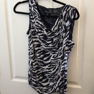 FINAL MARKDOWN Ladies cable and gauge top large